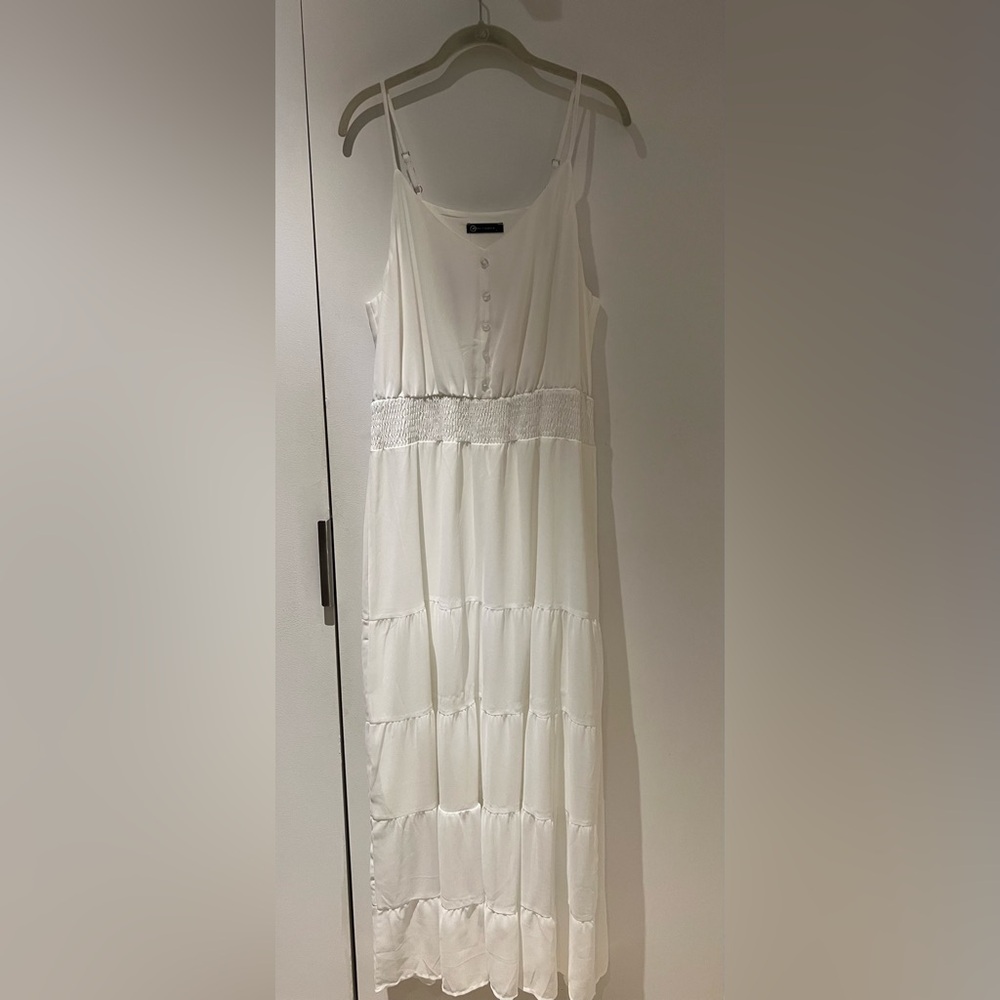 Elegant White Sleeveless Dress. Size L.